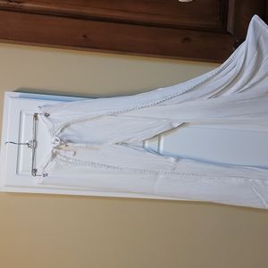 No boundaries pants with slit sides. White one sold